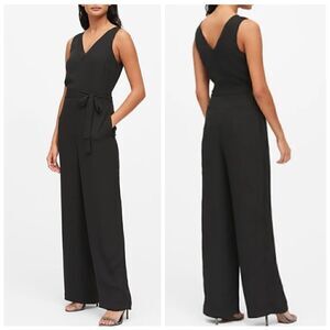 NWT Banana Republic V-neck Jumpsuit in solid Black Women's Size 4